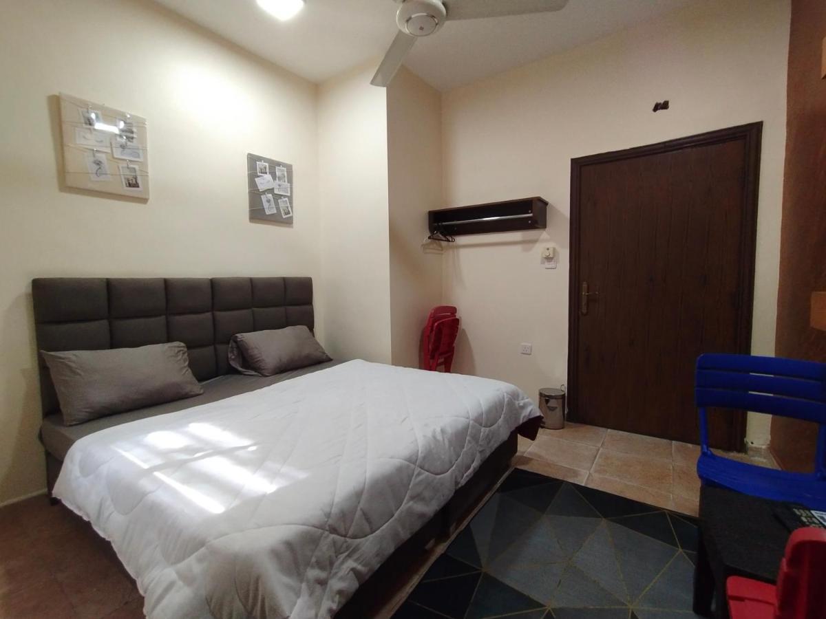 Relax House For Studio Rooms Apartment Aqaba Luaran gambar